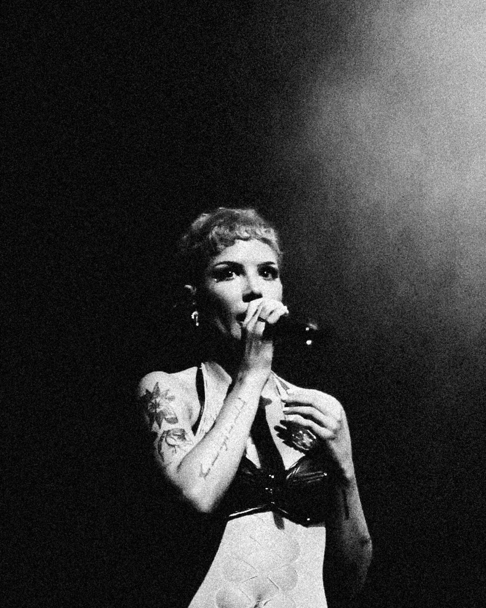 petalsfordani_'s tweet photo. back to badlands melbourne night one with halsey in black and white
⋆｡ﾟ☁︎｡✈︎⋆｡ ﾟ☾ ﾟ｡⋆

@/daniellem_photo on ig for credit if reposting please https://t.co/lmxLSJexVw