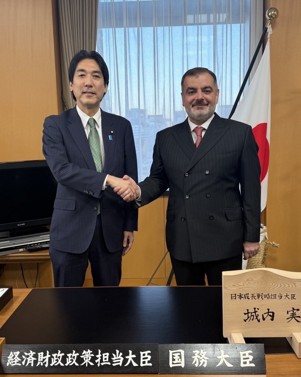 昨日、ファリド・タリボフ アゼルバイジャン共和国駐日特命全権大使と意見交換を行いました。

大使からは、日アゼルバイジャン関係の現状やアゼルバイジャンの社会や経済状況について、堪能な日本語でご説明いただきました。