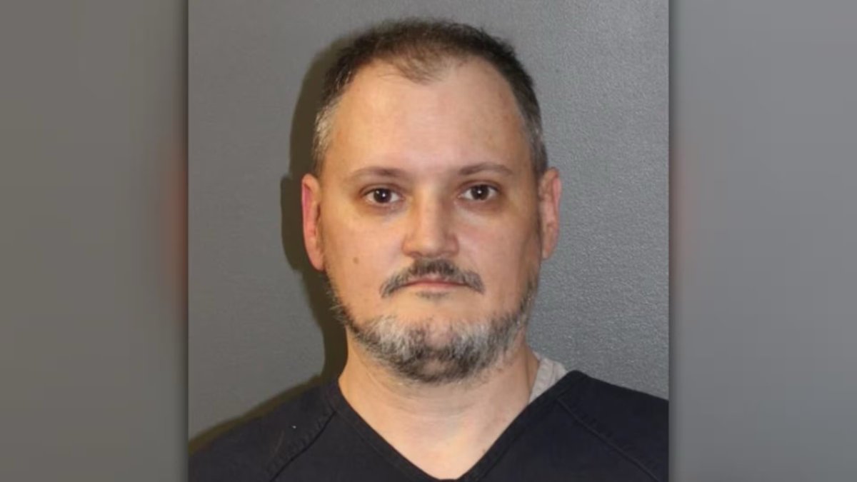 SeeRacists's tweet photo. BREAKING: Sheriff’s Deputy Andrew Ward Charged With 15 Felonies for R*PING Two Children + hoarding 500,000–1 Million CSAM files!

Sworn to PROTECT kids… this badge-wearing monster ABUSED his position of trust instead. DISGUSTING.

Bond: $500,000 cash only. https://t.co/EhoMKdwZFD