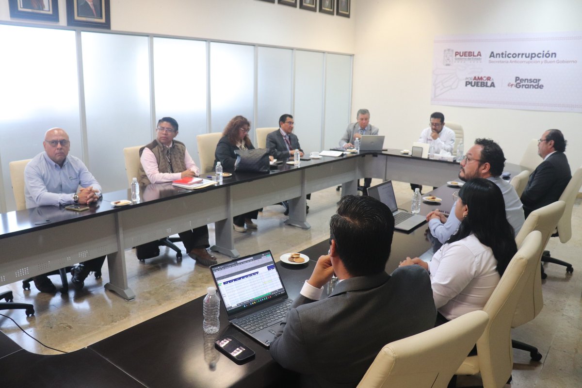 BuenGobiernoPue's tweet photo. 📑 Con el objetivo de fortalecer la coordinación institucional, el Secretario Anticorrupción y Buen Gobierno encabezó mesas de trabajo junto al Subsecretario de Control y Auditoría, titulares de dependencias y entidades estatales, Auditores Externos y responsables de los Órganos Internos de Control.

🏛️ Dependencias participantes:
✅ Instituto Tecnológico Superior de Atlixco
✅ Coordinación General de Comunicación y Agenda Digital
✅ Secretaría de Planeación, Finanzas y Administración
✅ Instituto Poblano de Asistencia al Migrante
✅ Instituto Estatal de Educación para Adultos
✅ Universidad Tecnológica de Puebla

🔎 Estos espacios permiten dar seguimiento a acciones de supervisión y mejora continua, impulsando la transparencia, la rendición de cuentas y una gestión pública más eficiente en beneficio de las y los poblanos. 🤝✨

#PorAmorAPuebla #PensarEnGrande