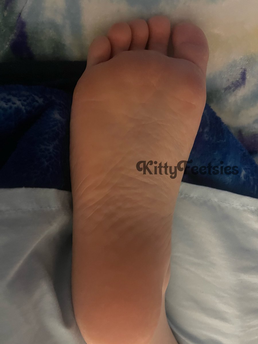 KittyFeetsies 🇨🇦 tweet media