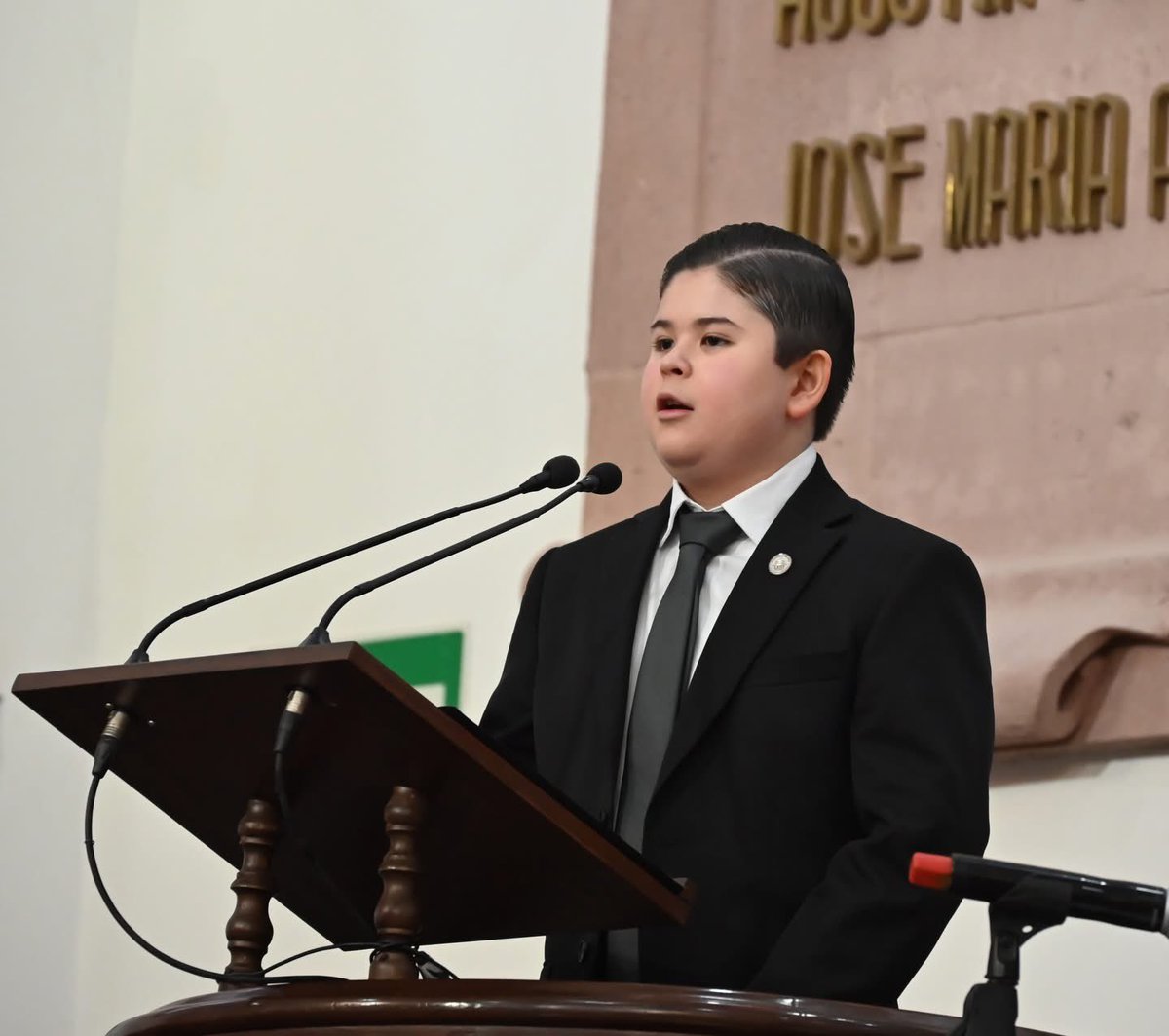 Hoy, desde el Congreso del Estado de Coahuilaa , conmemoramos el 113 Aniversario del #EjércitoMexicano, una institución que nació aquí, en nuestra tierra, cuando #VenustianoCarranza defendió el orden constitucional en 1913

#Reconozco el honor, la disciplina y la lealtad de las