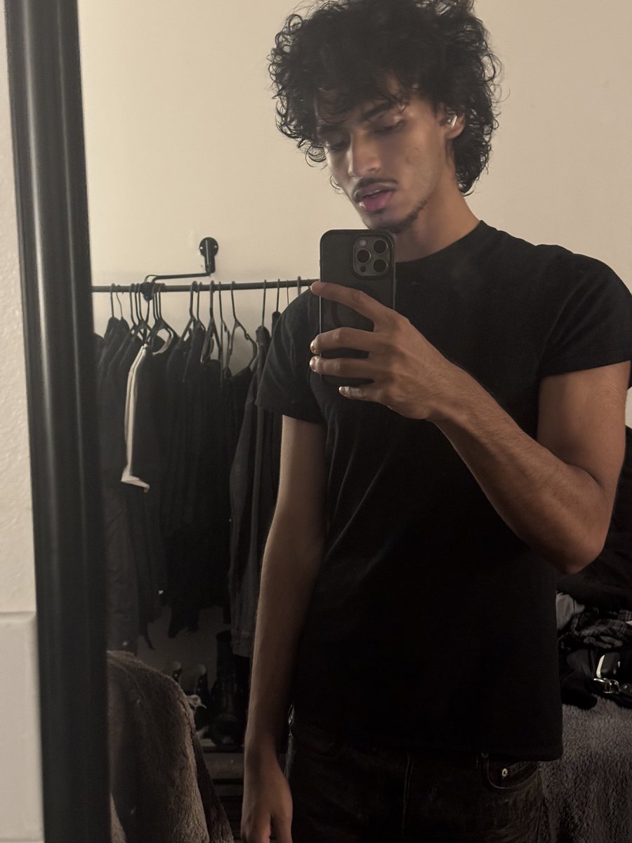 ‎ ‎ . tweet media