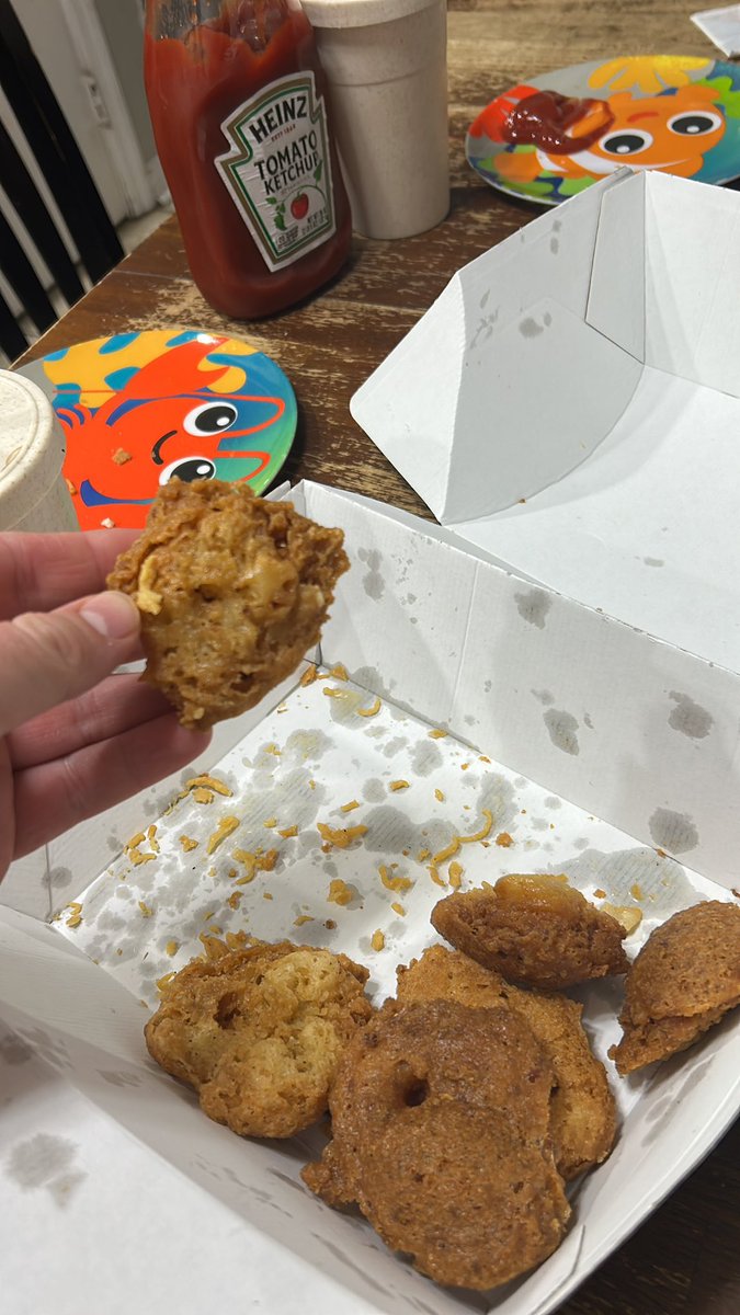 BrandonSams1996's tweet photo. @longjohnsilvers This was supposed to be a hushpuppie but they’re all hard as a rock and we didn’t even get half of our side we paid for……. https://t.co/IQUNA6pjqW
