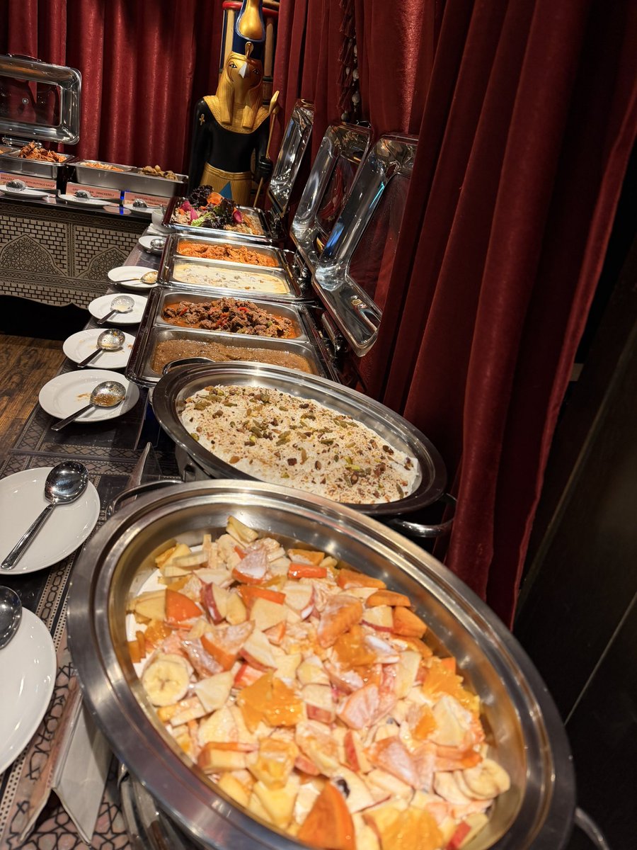 Grand_Pyramid's tweet image. 🇪🇬✨ 本日のエジプトランチ ✨🇪🇬  

今日のランチ、もう決まりましたか？  

スパイスの香りに包まれた空間で、  
20種類以上の本格エジプト料理をゆっくり楽しむひととき 🍽️  

どこにでもある味ではありません。  
ここでしか出会えない、本場のエジプトの味。  

🥘 事前予約でタジン1品サービス