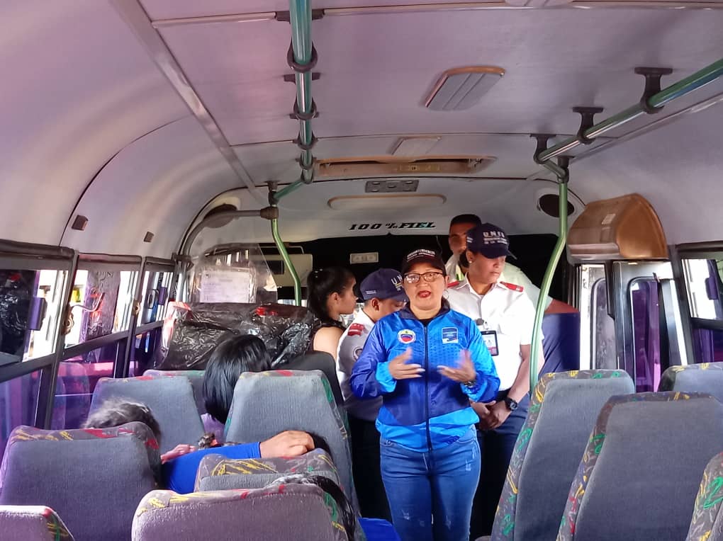 SUNAD_Apure's tweet photo. #eldiadehoy Dando fin al Dispositivo Carnavales Seguros 2026, se realizó jornada informativa en el Terminal de pasajeros Humberto Hernández de San Fernando, dónde se abordó a los usuarios instandolos a respetar las normas de seguridad y así garantizar el retorno seguro y en paz. https://t.co/2KYYmooeIj