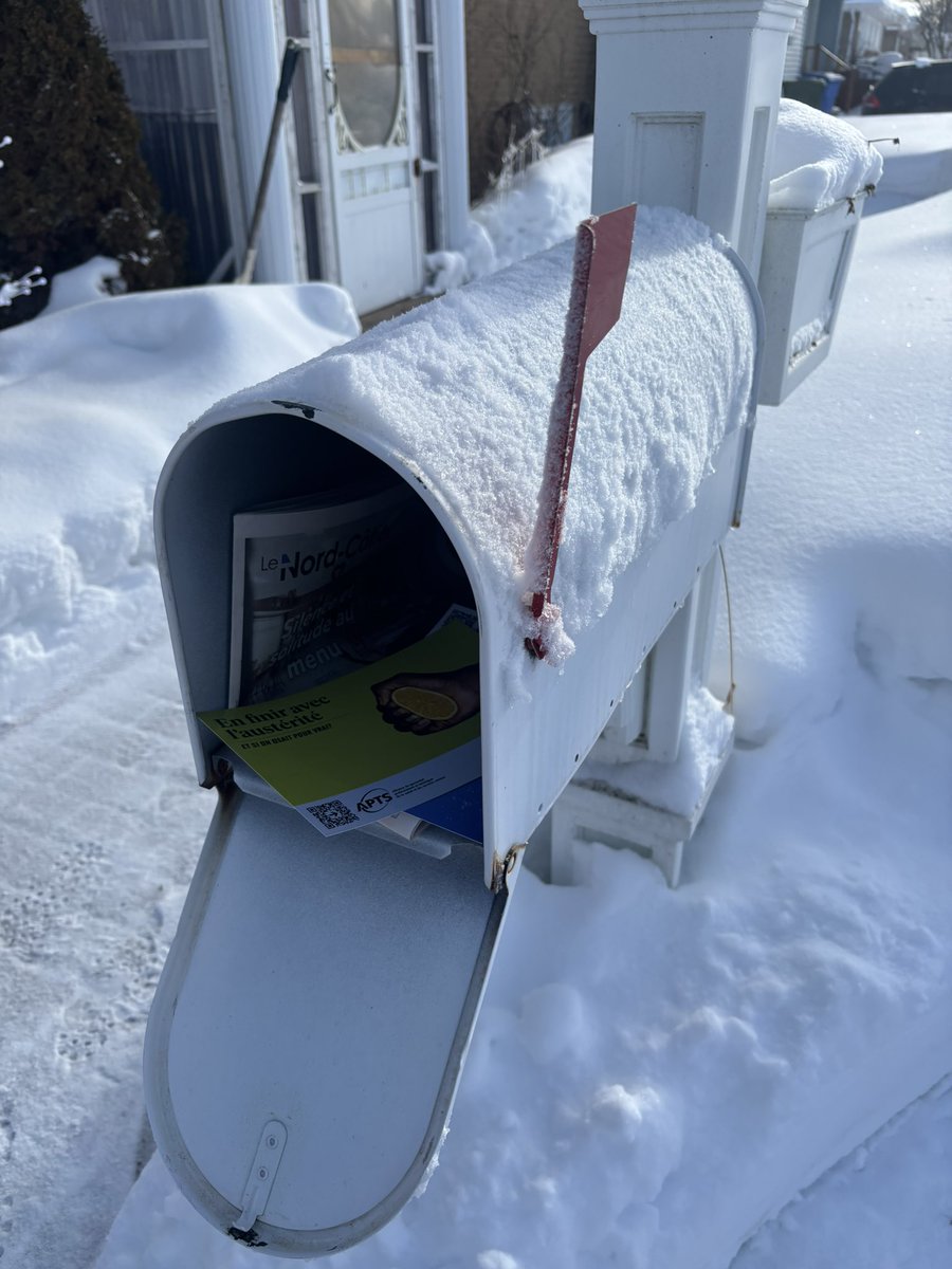 📬 Opération tractage de <a href="/APTSQ/">APTS</a> #CôteNord = 1500 maisons de #SeptIles.

🚩 Les choix budgétaires des gouvernements qui se succèdent nous maintiennent dans le cycle de #Austérité. 

✅ Informer la population en vue des élections #polqc #OserPourVrai #syndicalisme #polsynd