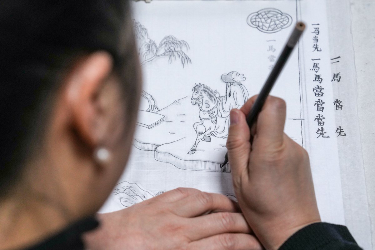 XisMoments's tweet image. Chinese craftsmen are weaving "horse" elements into their crafts to celebrate #SpringFestival. Blending intangible cultural heritage with modern designs, their works are bringing rich festive vibes to the holiday. #ChineseCulture #ChineseNewYear