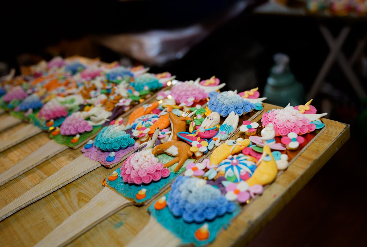 XisMoments's tweet image. Chinese craftsmen are weaving "horse" elements into their crafts to celebrate #SpringFestival. Blending intangible cultural heritage with modern designs, their works are bringing rich festive vibes to the holiday. #ChineseCulture #ChineseNewYear