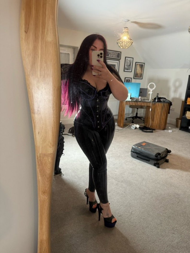 ⚠️ Slaves, pay attention.  
Follow me NOW on Telegram.  
Only then will you get the link to the channel with 2,500 slaves.  
Obedience is shown through action. Follow now. <a href="/MistressAs32708/">𝒟𝒪𝑀𝐼𝒩𝒜𝒯𝑅𝐼𝒳 𝐵𝐸𝐿𝐿𝒜 💕</a>

Findom geldherrin Sklaven paypig