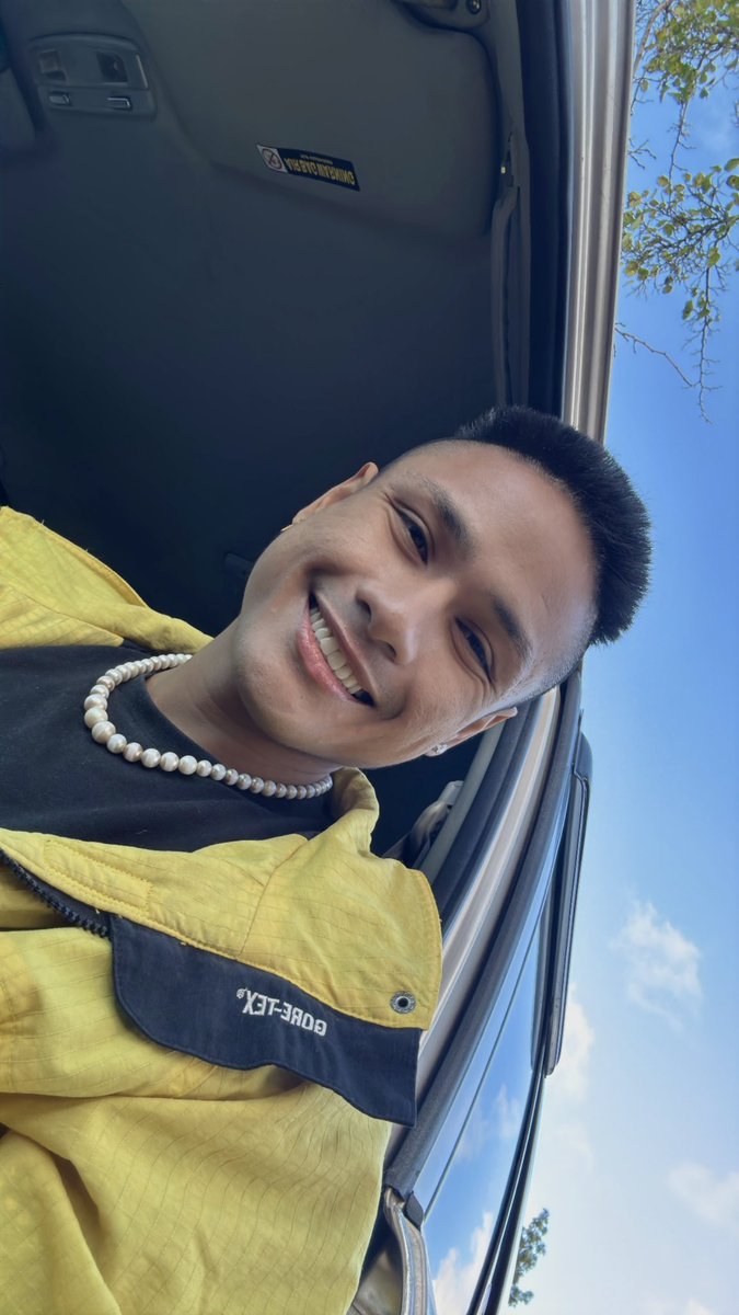 I smile too much I’m getting lines lmao 😊