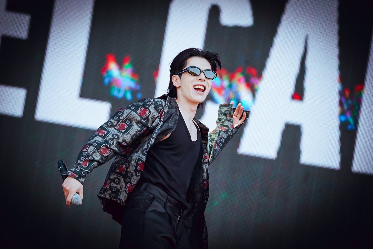 사진을 고르다보니 또 재호가 보고싶어지는 매직 ㅜㅜ
징짜루 신나는 하루 보내~~~💛🖤