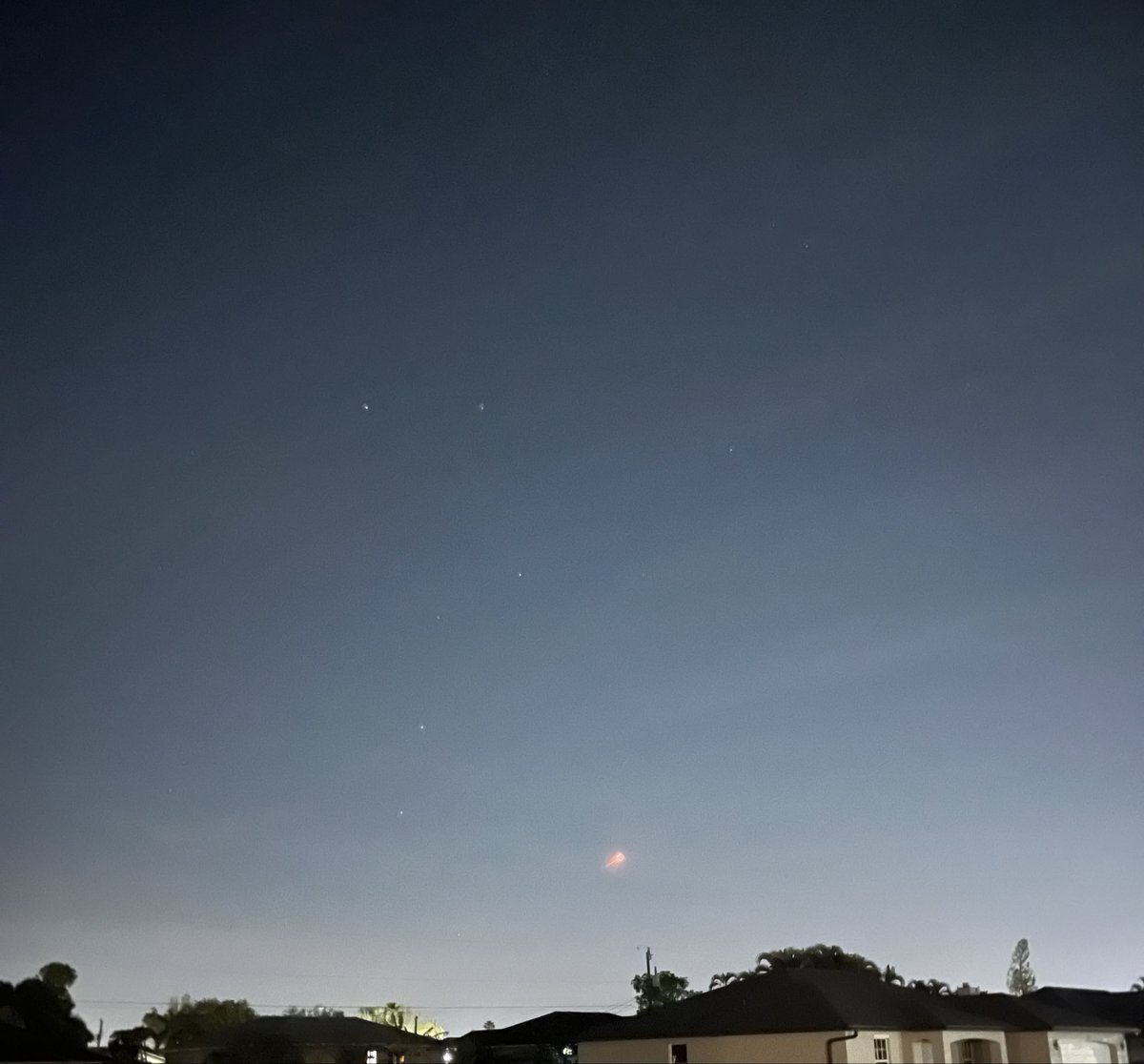 jgenal's tweet photo. Falcon 9 from Cape Coral, Florida @SpaceX @MattDevittWX #spacex https://t.co/r6pXijI1OK