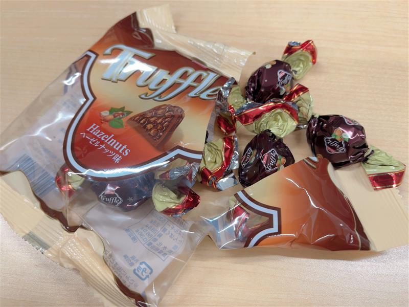 疲れたときは甘いものが食べたくなりますよね
そんな時はチョコがおすすめ！

一口サイズで、休憩時間にぴったりです🍫