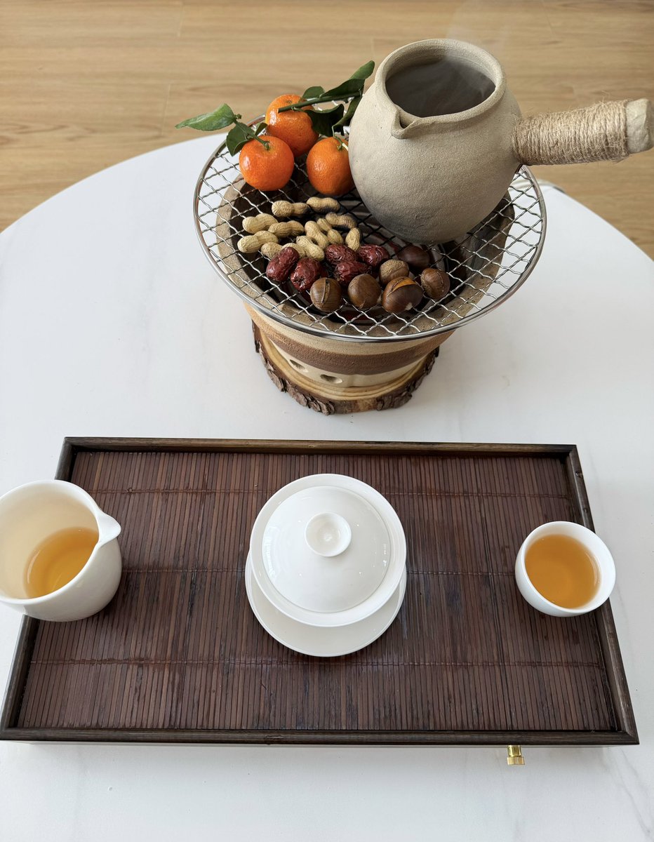 春节完全不看行情
反而心思更清明
有时候消息面看多了，人会陷入混乱陷阱。
在家喝乌龙。
<a href="/star_okx/">Star_OKX</a> 苏H家乡的湖边开发旅游，今年很热闹。