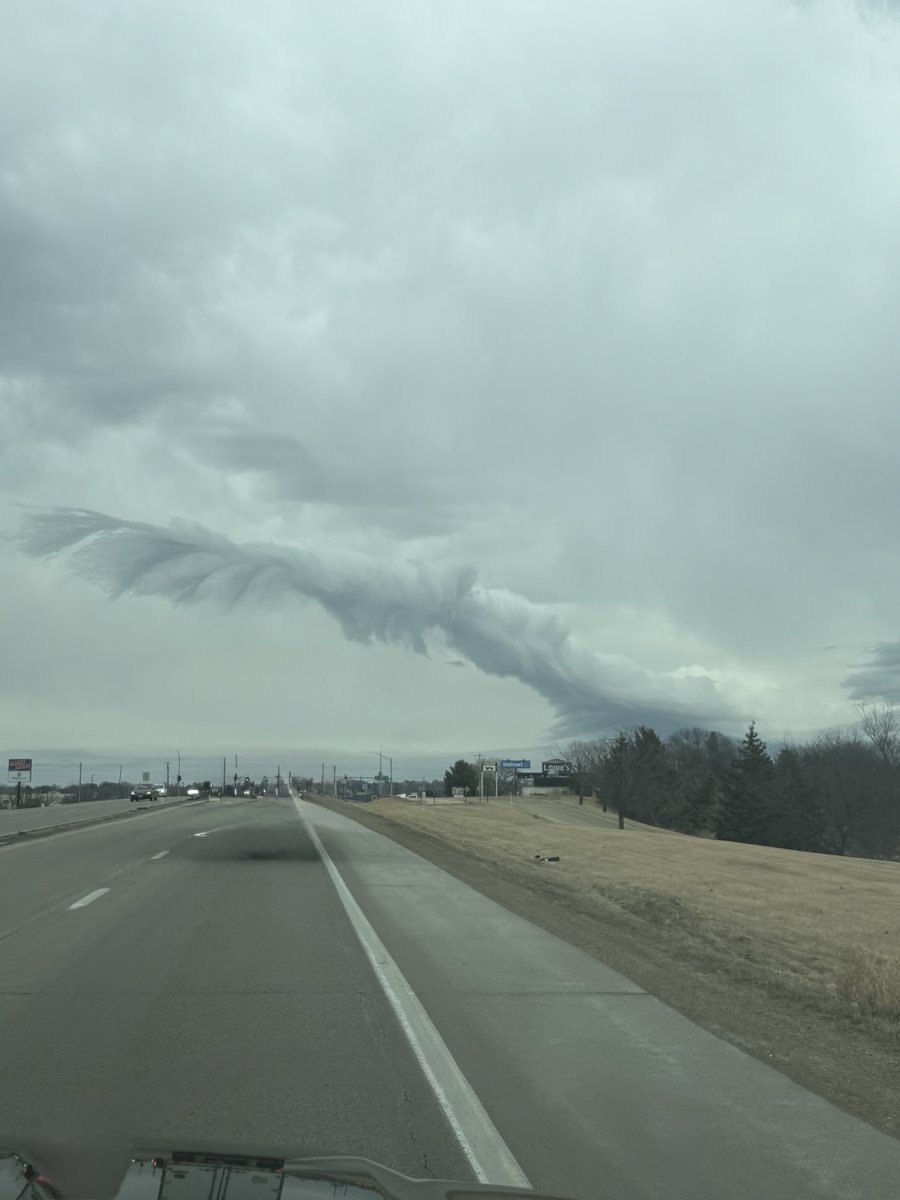 muellerjohn53's tweet photo. ⁦@WXSchnack⁩, @KCRG_FirstAlert eagles wing over hwy20 Dubuque today. https://t.co/7FxL997KpE