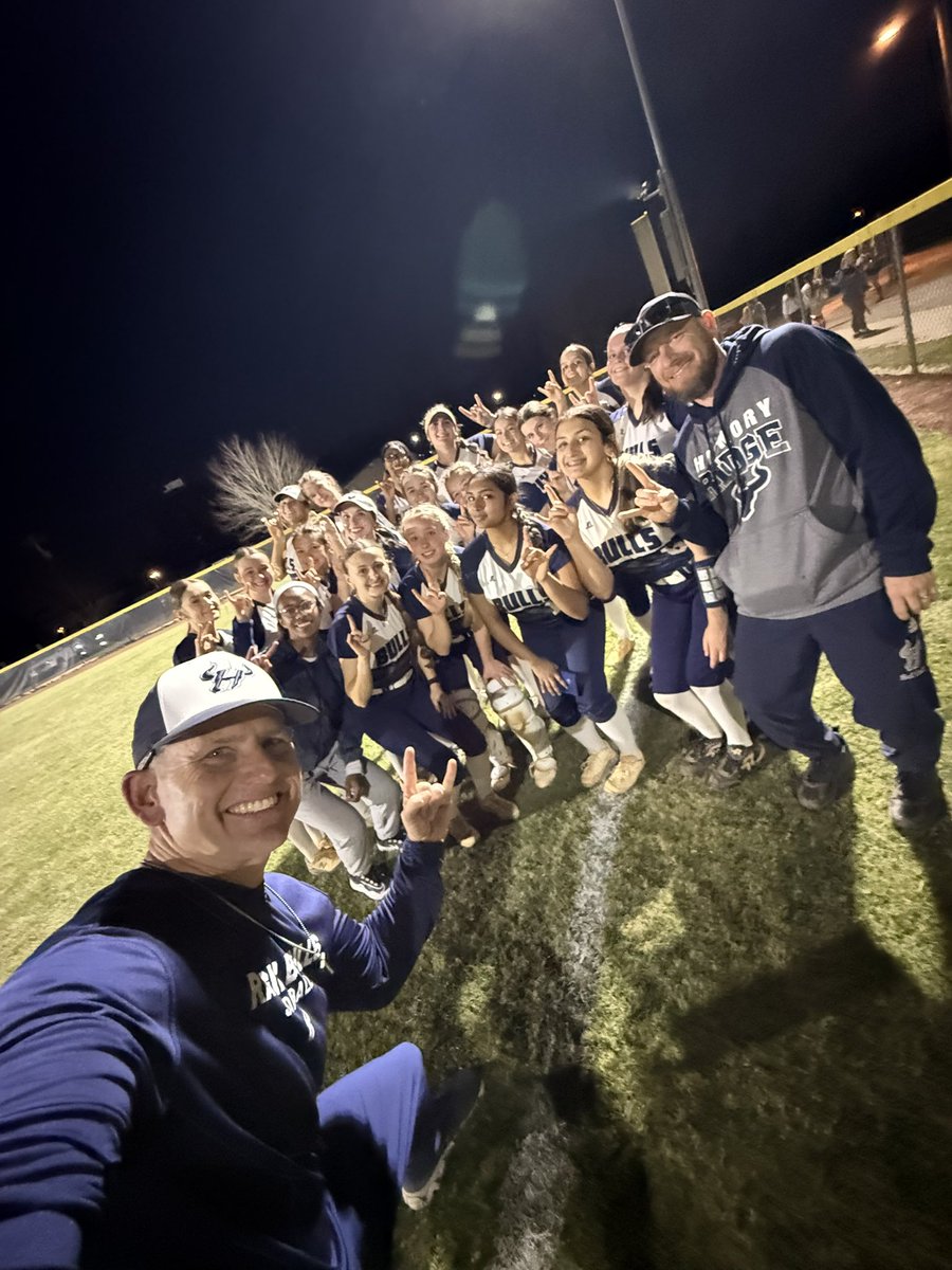 HRHSVarsitySoftball tweet media