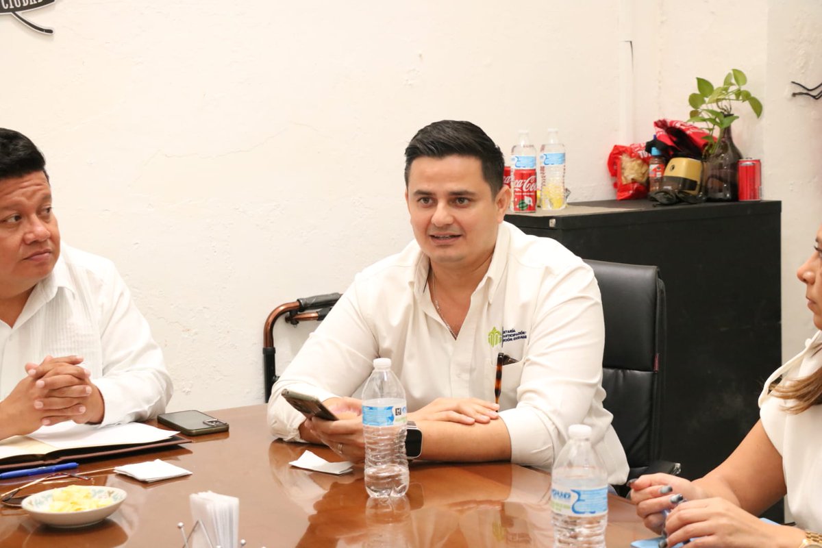 Nos reunimos con las y los regidores del Ayuntamiento para presentarles los avances de los diferentes proyectos de la Secretaría de Participación y Atención Ciudadana. 🤝✨

¡Seguimos impulsando una Mérida más unida y participativa!