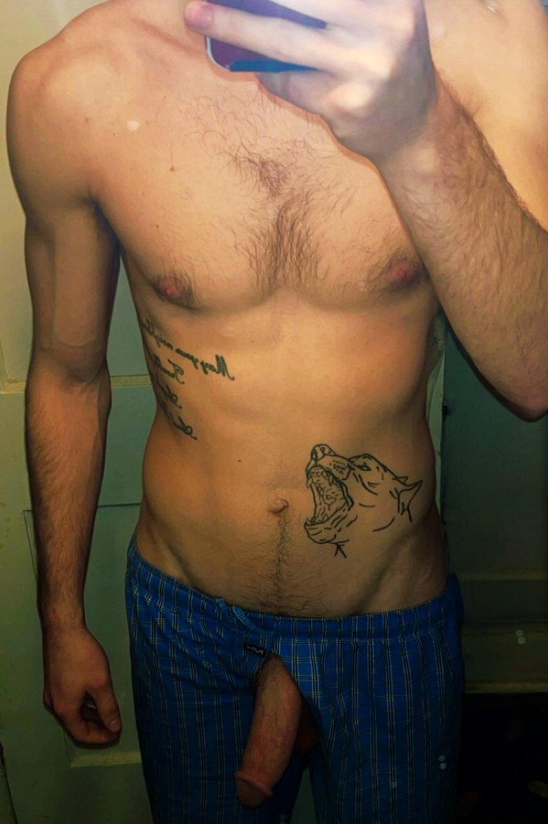 HardenKnox's tweet photo. 3 months. Up 11 pounds. I’m getting swollen everywhere https://t.co/3OQtpVX5s4