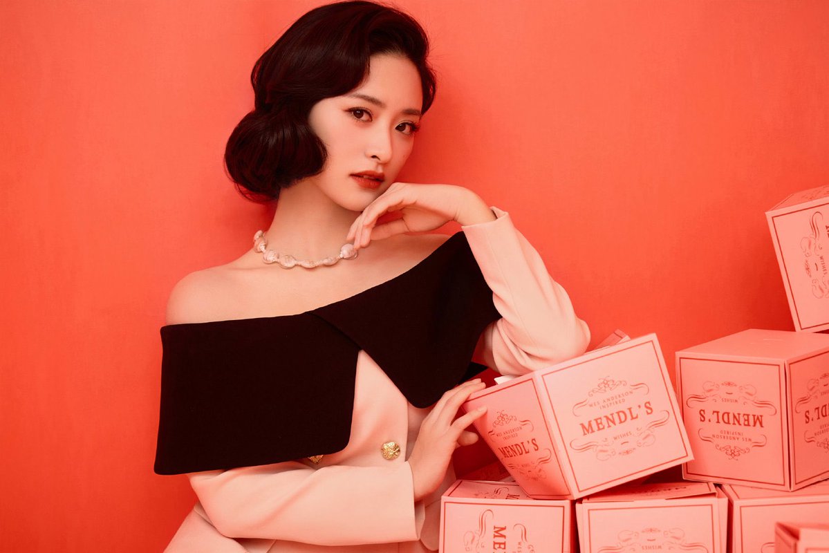 what a classic lady! shen yue studio weibo update for Tonight Happy Friends Show 🎟️🎙️

“Retro and modern, interesting and cute! At 12 noon, come to IQIYI for tonight happy friends show!”

(1/4)

#ShenYue #沈月 #เสิ่นเยว่ #심월