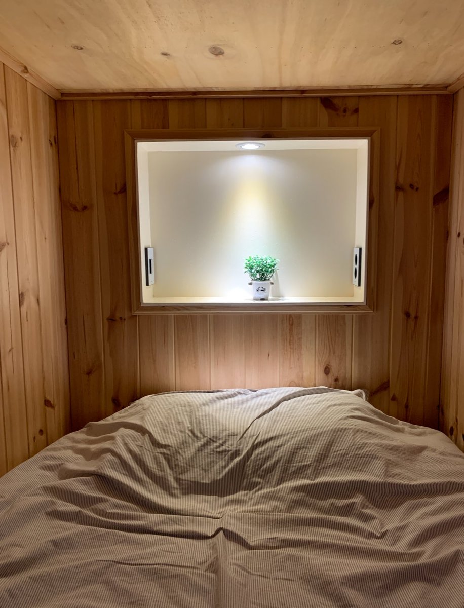 milktea_up's tweet image. 여자 혼자 묵호여행 숙소 추천
📍103LAB
강원 동해시 논골1길 19

도미토리 1박 5만원 
혼여 여행객 위주로 2인실 없고 조용해요!
라운지에서 먹을거 사워서 먹거나 책 읽을 수 있어요 (낮에는 카페)
묵호항 근처 높은곳에 위치하고 있어서 올라가기 힘든데 풍경이 좋고 일출,일몰 보러 오는 사람들이