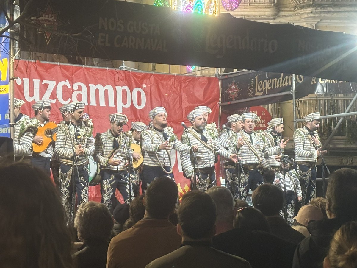 pedroromero85's tweet photo. Jueves de carnaval @comparsaobdc @GermanGRendon @ComparsaWECANDO @MDeusto @los_delacantera @Piru_Aj @ComparsaAres @Cppchirigotero https://t.co/cXyTHfoeoM