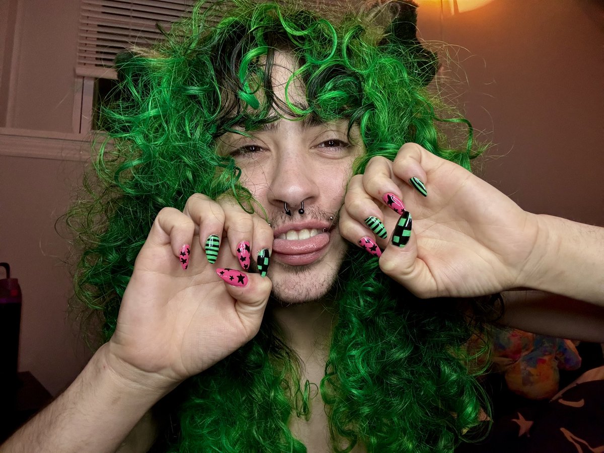 lustful_wreck's tweet photo. put ur paws up https://t.co/hJQBIk0ZUj