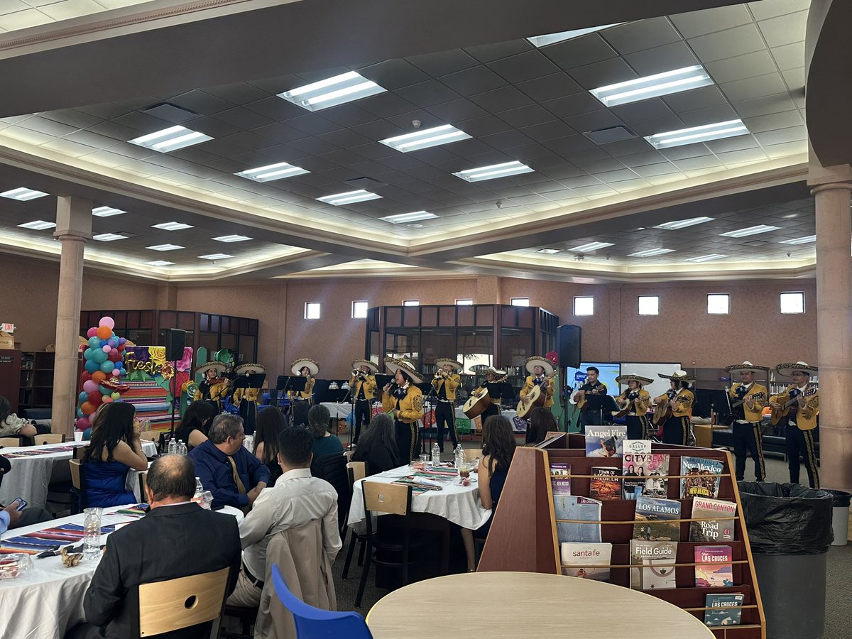 Mariachi Aguilas SEHS tweet media