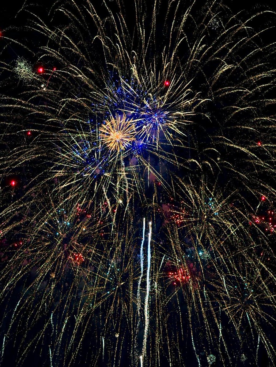hefeihfh's tweet photo. 2026新年，祝你们被爱，我被KPI爱 https://t.co/hVgeKRE4JZ