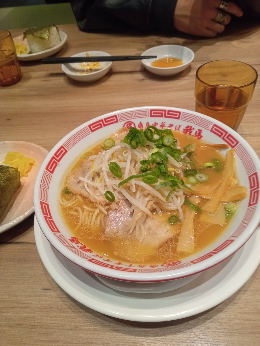 engawa2022's tweet photo. 最近、よく食べている我馬の中華そば。幼い頃、ファミレスなんてなくて、外食と言えば駅近くの食堂で巻き寿司と中華そばのセットだった。会いたいと誘ってくれる人がいて今年はそういうタイミングを逃さないようにと思う。SUPERBEAVERのライブ、次は行けますように。 https://t.co/9yliAbRQFw