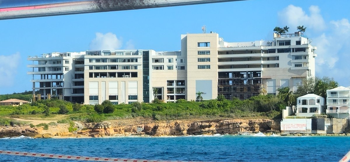 absolutely1111's tweet photo. I need to be reimbursed per the terms of the contract VRBO sent me.  

FYI Look at this condo complex. You can see straight through the building. No way this should have been offered for rental.  At a minimum it should have been fully disclosed which it was not. https://t.co/TsxCP6MqIK