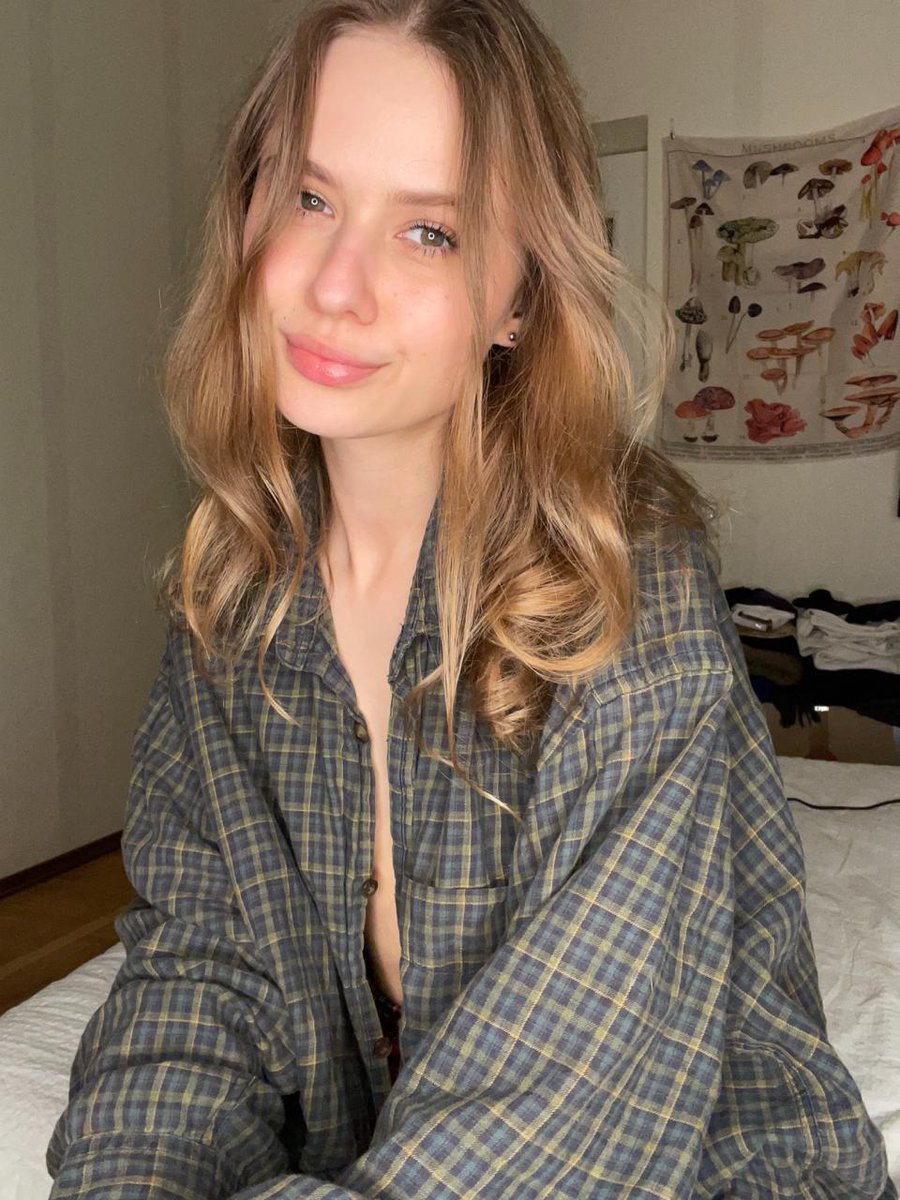 evelynlovve's tweet photo. Why do I always say "I'll just do it real quick" knowing it will take 3 hours and my sanity? 🥲 https://t.co/qezI2k0YcL
