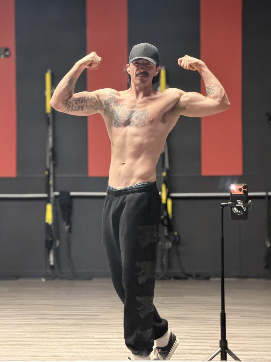 Mack1488K's tweet photo. Wataa #dilf #stud #strongmen https://t.co/3ng7JlmFRE