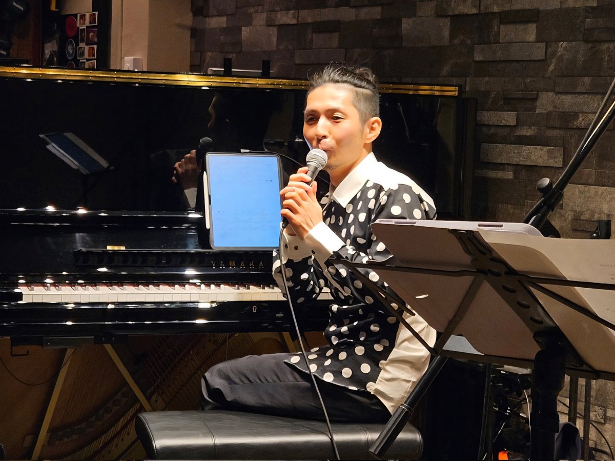 blackcow80's tweet photo. 【 RENAJA duo live "Valentine" @シルナージュ八重洲 】
2026.02.19 thu
open18:30 start19:30
[1st] 19:30～20:25 
 [2nd]20:45～21:45
〈Member〉
Rene Renaja (vo)
Hiroaki Idaka (key)
冬の厳寒の夜に心地よい2ステージ。今回もまったりゆったり素敵な時間を過ごせた貴重な一夜♪ https://t.co/jkUd1r5y3p