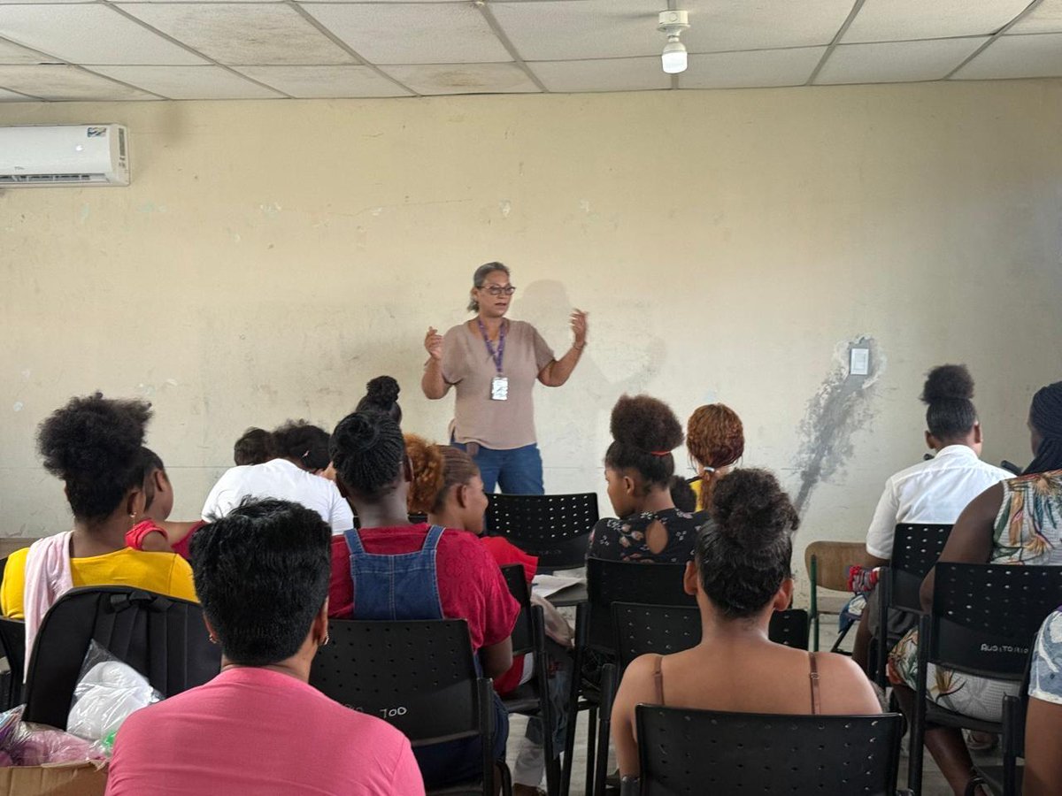 SaludImbabura's tweet photo. 📍#San Lorenzo | El #Distrito08D05, en conjunto con el Ministerio de Desarrollo Humano, Ministerio de Gobierno, el Consejo Nacional para Igualdad de Discapacidad y Ministerios de Educación impulsa estrategias de promoción de la salud y prevención de la enfermedad. https://t.co/o07tgFawiW