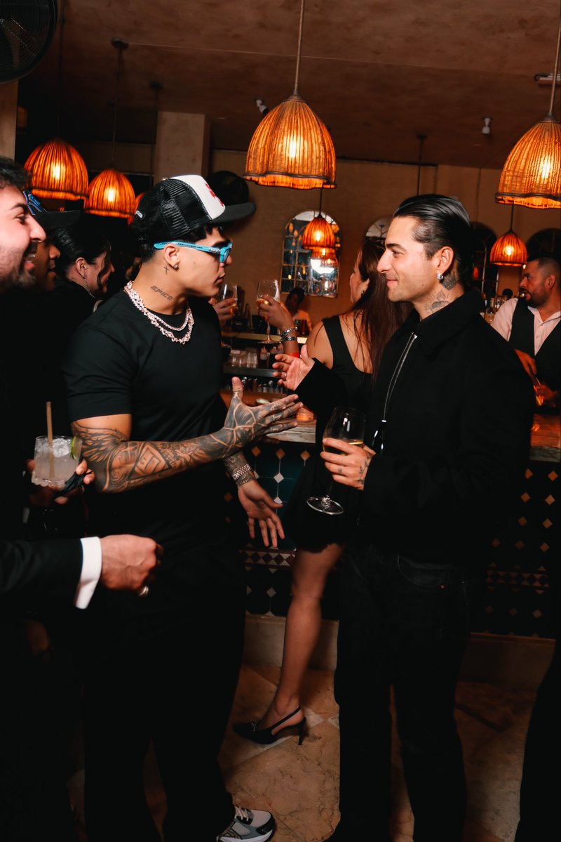 <a href="/daddy_yankee/">Daddy Yankee 😀 (DY)</a> <a href="/maluma/">MALUMA</a> <a href="/ArcangelPrrra/">AUSTIN A. SANTOS</a> <a href="/JQuiles/">Justin Quiles</a> <a href="/jeremyayalapr/">*</a>