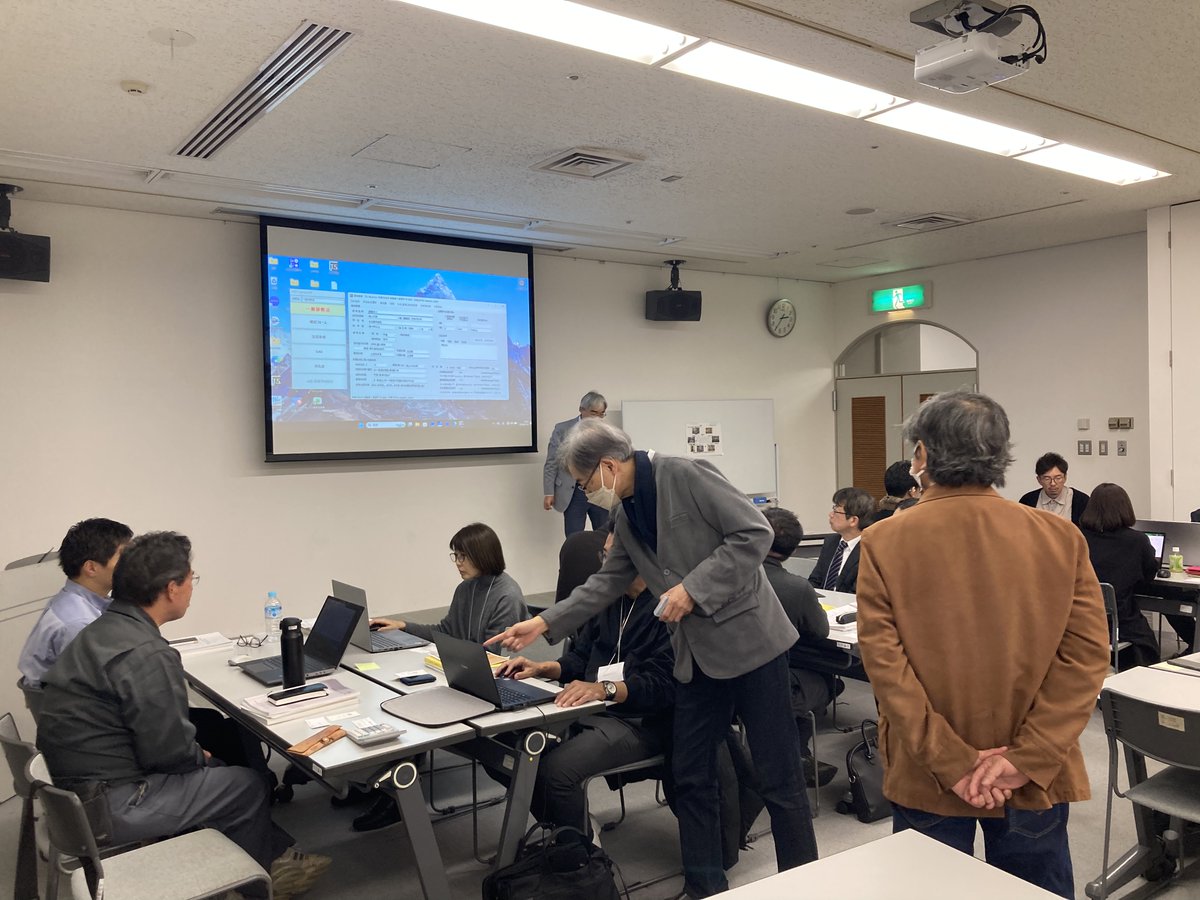 shiprefkenchiku's tweet photo. 建築安全推進課です。
静岡市及び沼津市内で木造住宅の耐震化をより一層推進するため、低コスト工法の講習会を開催しました！
同工法は安価で、工期も短縮でき、建物所有者の負担が少ないのが特徴です。
今後も職員を含めスキルアップに努めて参ります。
#静岡県 #建築 #公務員 #耐震 https://t.co/iR4lB4uTue