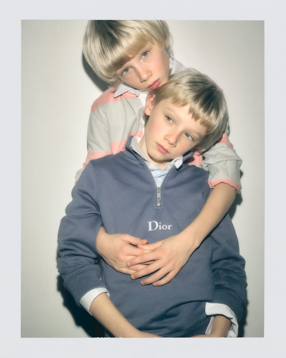 DIORJP's tweet photo. 楽しい季節のはじまり
ディオール キッズ サマー カプセル
お近くのディオール ブティックおよび公式オンラインブティックにてご覧ください。
https://t.co/1AJrxcvOjW
#BabyDior https://t.co/GyiDNtXexO