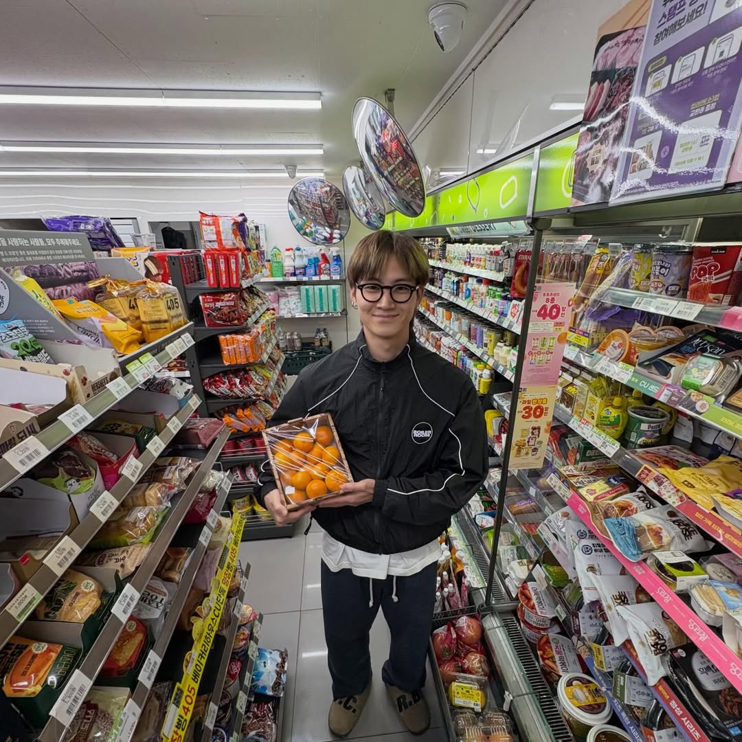 แจบอมลงรูปแบบคอมโบ  เหมือนอยากจะบอกว่าที่เงียบไป​ ได้ใช้ชีวิตอย่างดี​ ดูแลตัวเอง​อย่างดีเลย​
ไปออกกำลังกาย​ >> ได้ทานอาหารที่ชอบ

ทางนี้ก็ใช้ชีวิตเต็มที่เหมือนกันนะ​ ​ 😆​😆​😆