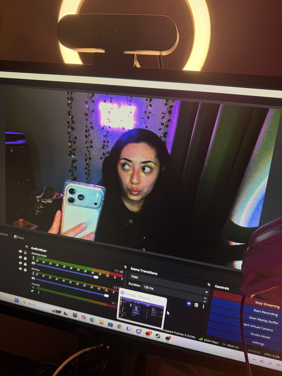 planetbeee's tweet photo. #grwm late night stream 

https://t.co/i4iIDtAUz1 https://t.co/ewGgQEGv6v