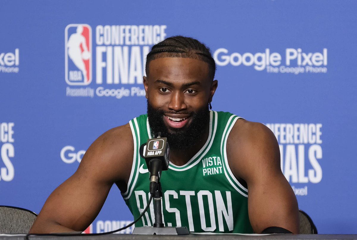 🚨 CELTICS GIVEAWAY🚨

We’re splitting $150 in Betr Bucks between FIVE RANDOM PEOPLE who RT this post and correctly predict how many points Jaylen Brown has against the Warriors!

All you have to do is RT this tweet, follow <a href="/betr/">betr</a> and share your prediction in the replies below ⬇️
