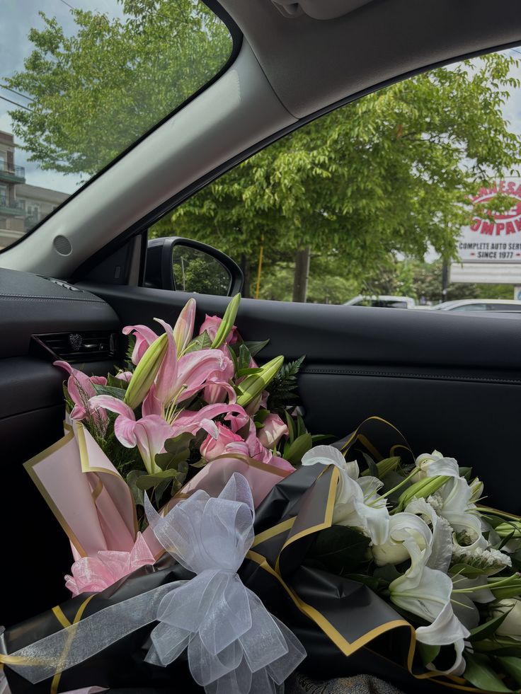 nothingmoment_'s tweet photo. Lillies https://t.co/tLVhzOXwLF