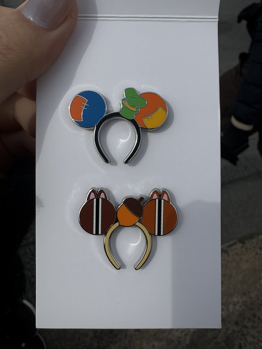 ディズニー ピンバッジ 交換 譲 グーフィー チプデ 求 スティッチ