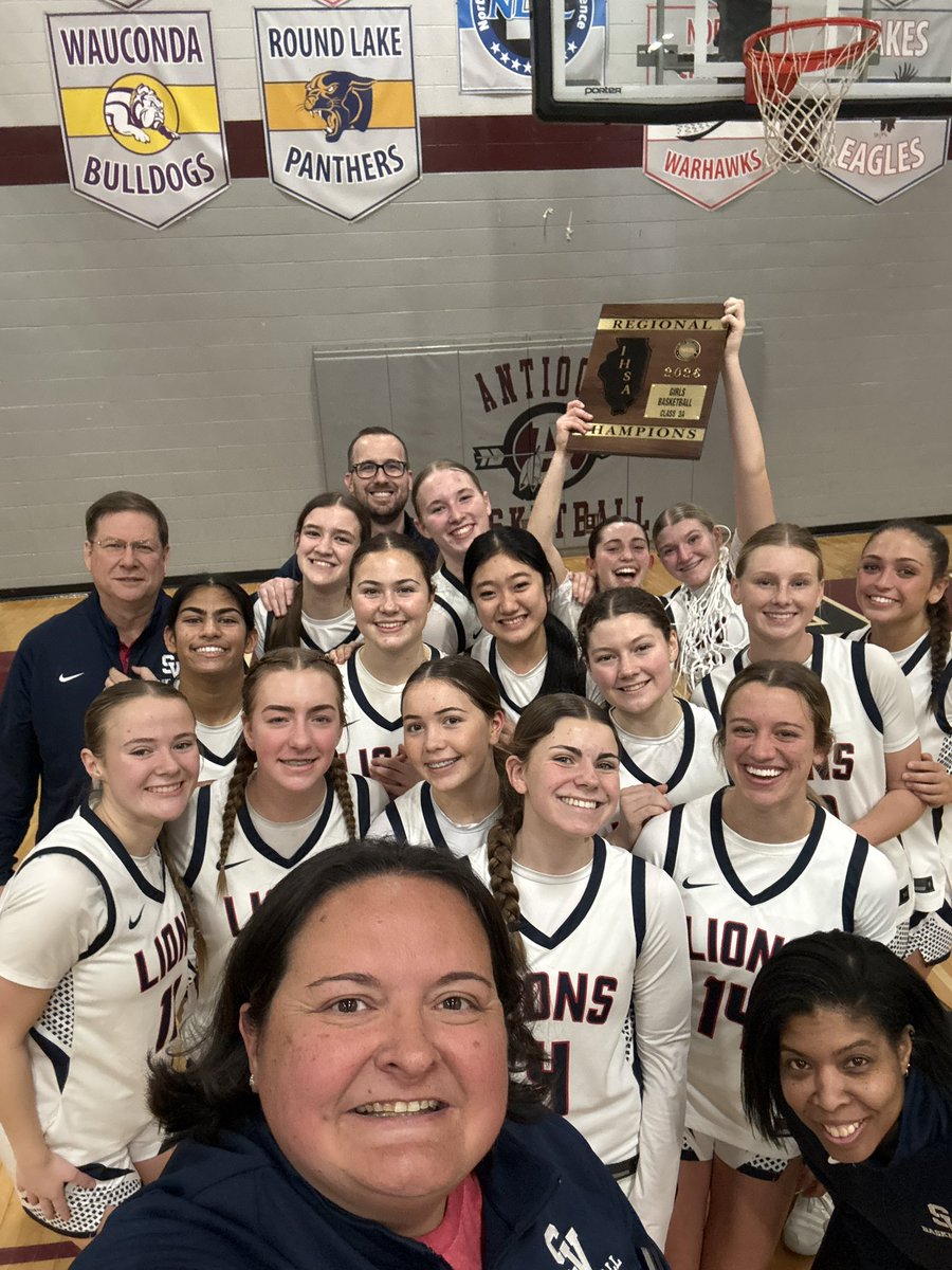 Saint Viator Girls Basketball tweet media