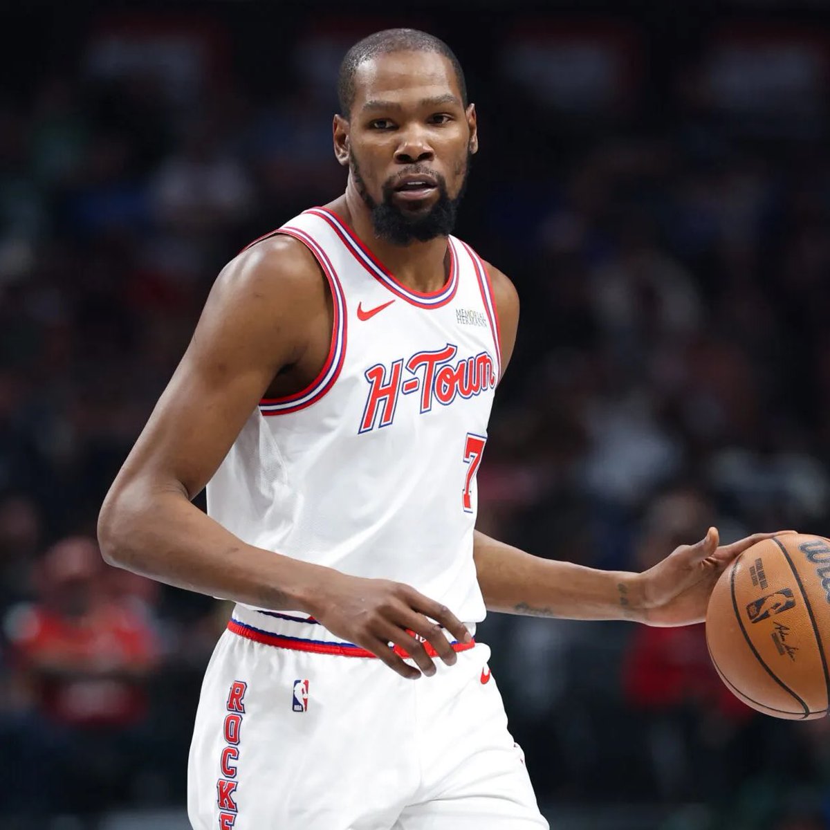 KEVIN DURANT CE SOIR :

35 POINTS
8 REBONDS
4 ASSISTS
3 BLOCKS
14/20 FG | 2-4 3-PTS | 5/5 FT

ET LA WIN FACE AUX HORNETS ! 🚀✅

ET QUELLE FIN DE MATCH DE KD BORDEL 😵‍💫