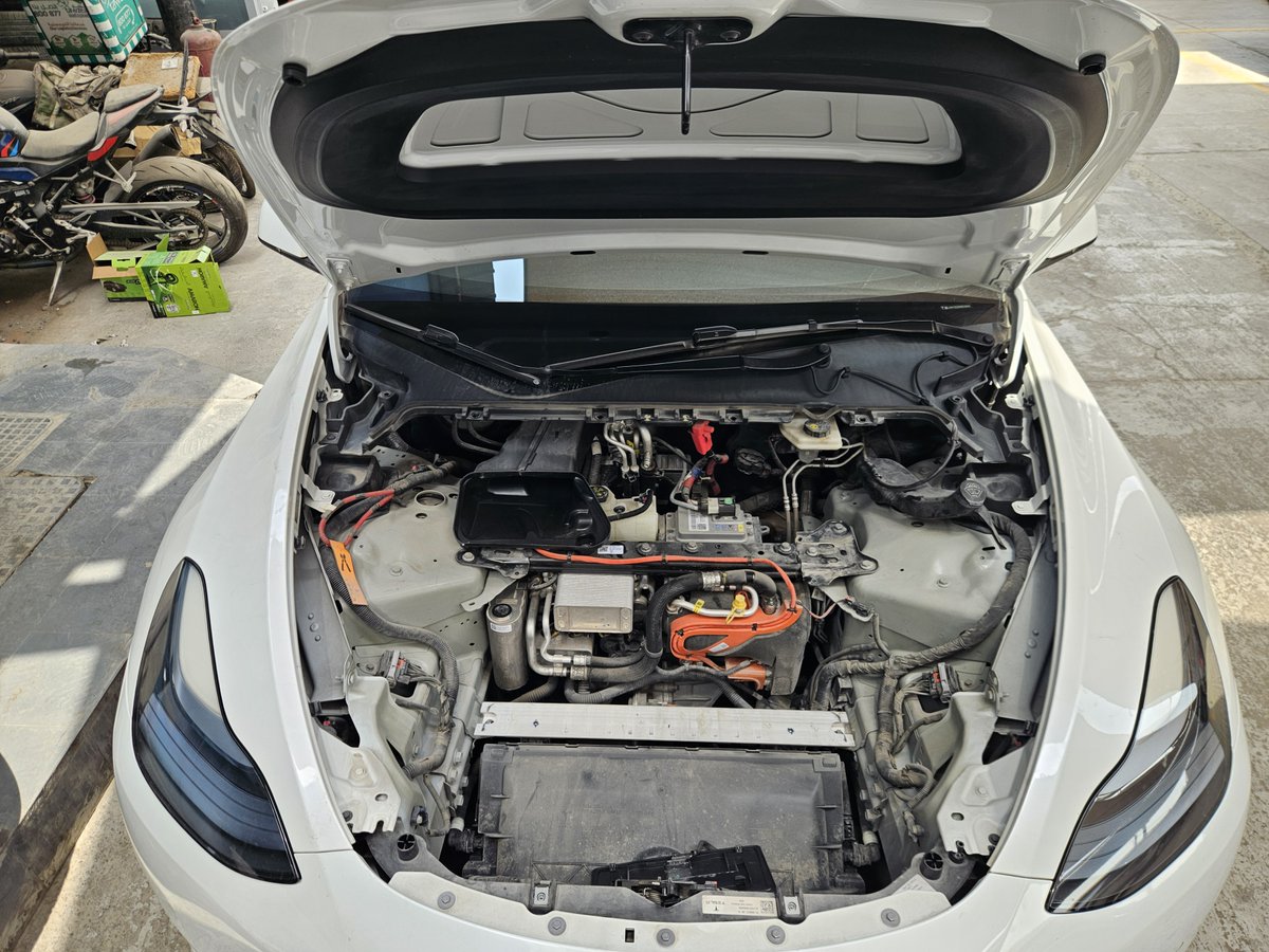 At Elite Torque Automobile Repairs, every car that enters our workshop is handled with precision, honesty, and certified expertise.
✅ Transparent diagnostics
✅ Clear explanations before any work begins
✅ No hidden costs—ever