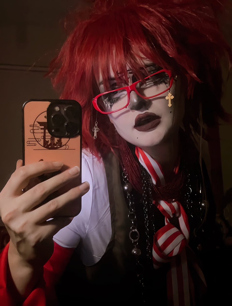 It’s been a while since I did a cosplay post dump🙂‍↕️

Grell,,,my beloved, my girlfriend, my fiancée, my wife all in one🙏I love over-accessorizing her❣️
