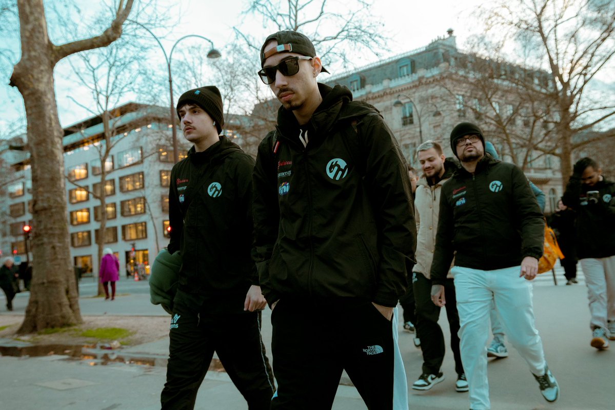 Depois de 6 anos, não sou mais fotógrafo da Black Dragons.

Já trabalhei com Times, influenciadores, marcas e etc.

RT pra ajudar a surgir trabalhos e freelas.
 ❤️