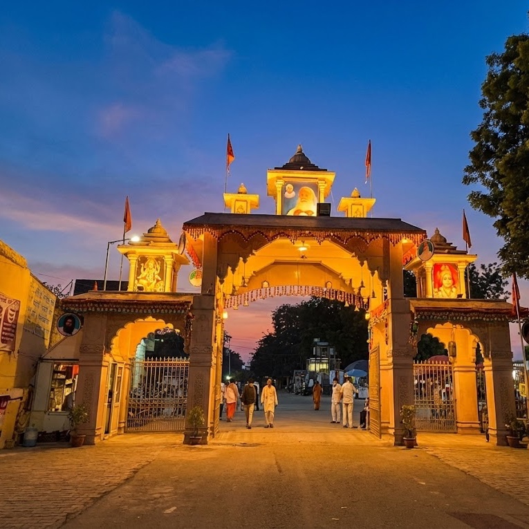 किसी आधुनिक परियोजना को कहीं भी स्थानांतरित किया जा सकता है, पर एक तपोभूमि का पुनर्निर्माण संभव नहीं। Sant Shri Asharamji Bapu का आश्रम एक अद्वितीय Adhyatmik Kendra है—इसे बचाना हमारी सांस्कृतिक जिम्मेदारी है। #SaveAshram
