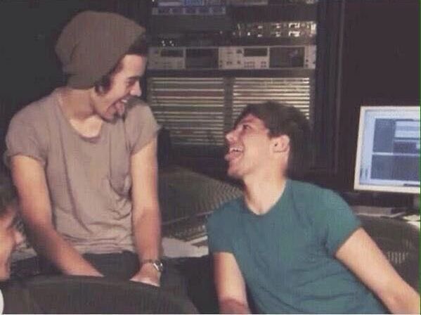 haniysty's tweet image. Só os héteros saudáveis ❤️